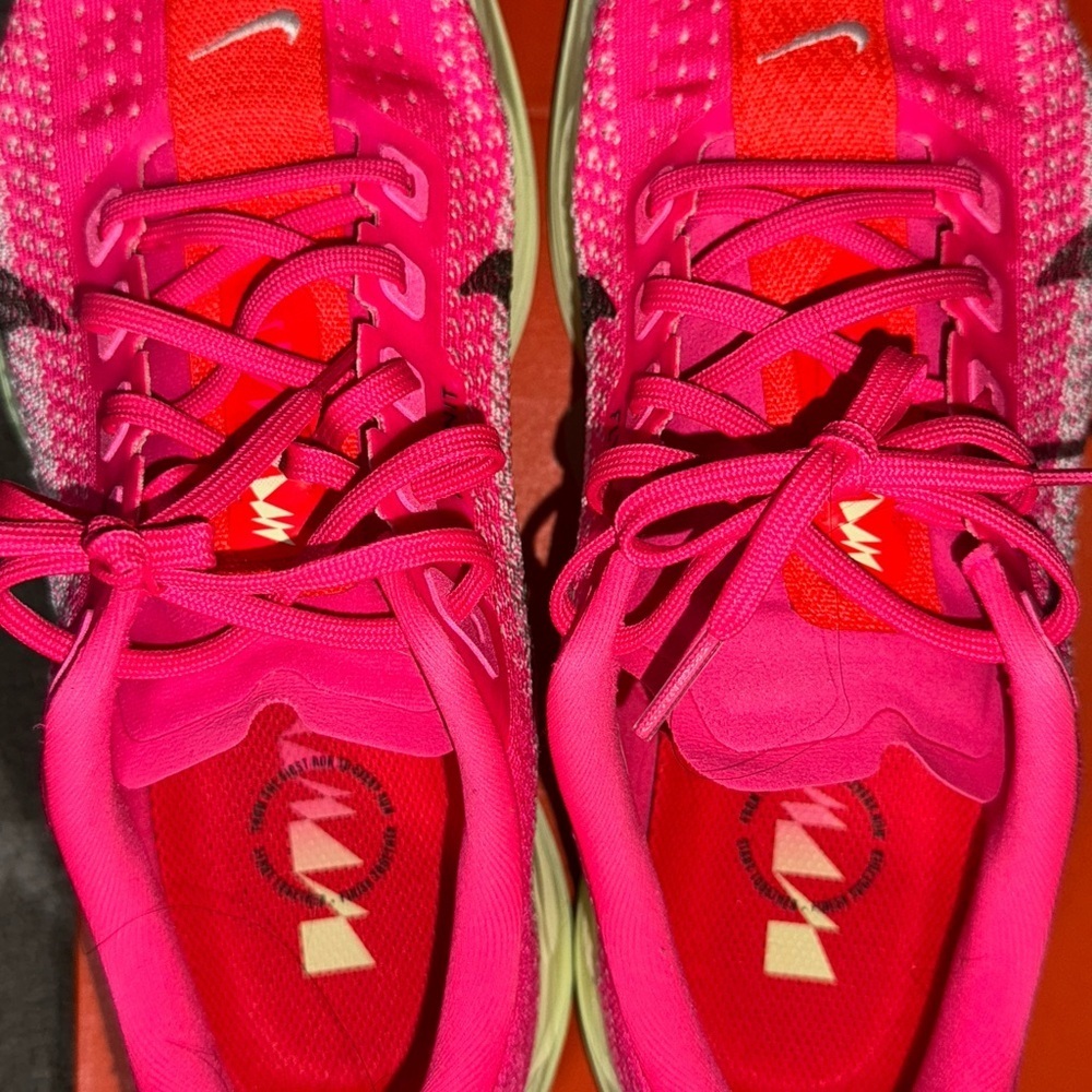 Nike Women's Bright Pink Athletic Shoes - Picture 5 of 8